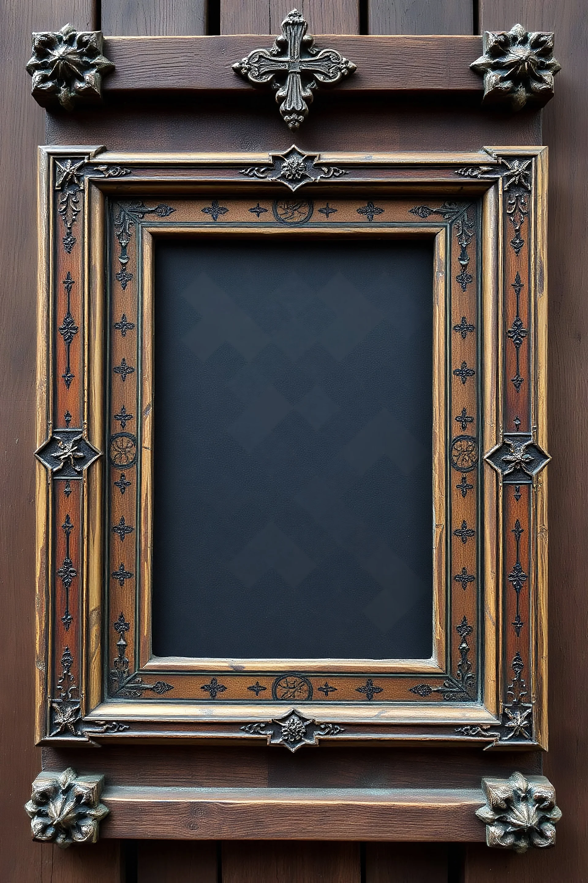Cornice di quadro medievale intarsiata con si,noli magici