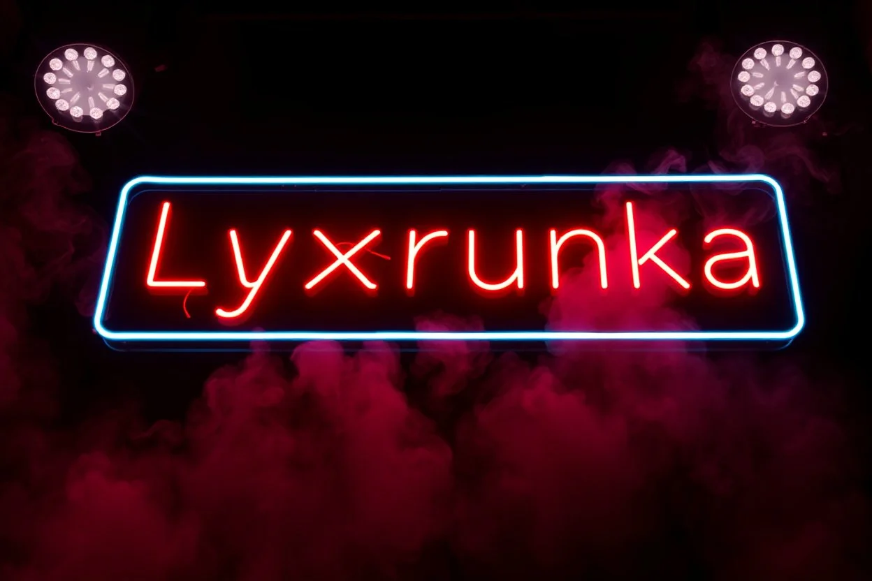 A simple neon sign labeled "Lyxrunka" black background and bold red font, smoke and strobes