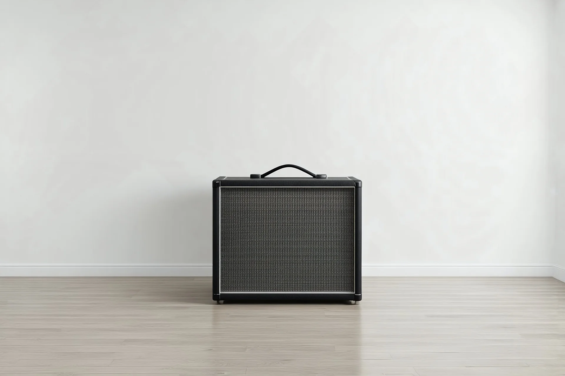 Une pièce vide et blanche, un ampli tout au au fond, liminal atmosphere