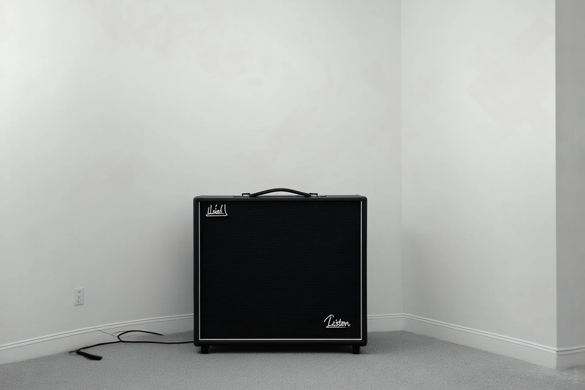 Une pièce vide et toute blanche, un ampli tout au au fond, sur le mur il est écrit LISTEN, liminal atmosphere