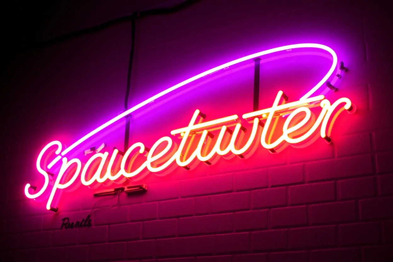 the Spacetwitter neon sign, ultimate psychedelic beauty
