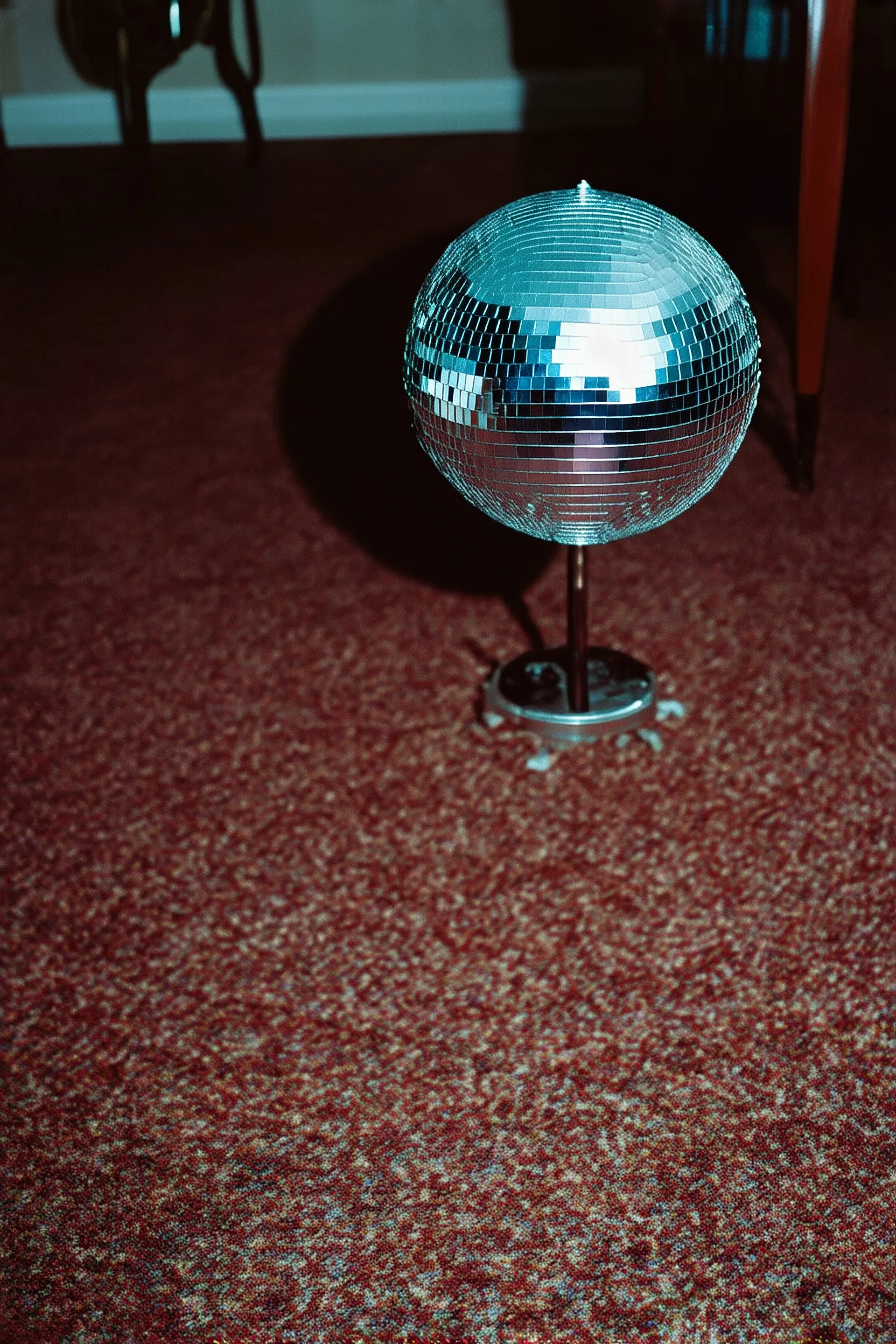 Autochrome, 1800, disco ball on the carpet