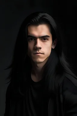 Красивый молодой мужчина с длинными черными волосами