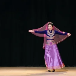 lady in azeri dance custum