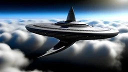 Vesmírna loď startrek vychádzajúca z oblakov obrovská najnovší model v uhle 45 stupnou