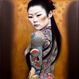 dibujo al oleo de cuerpo entero de una mujer yakuza con tatuajes y con katana estilo Gustav Klimt