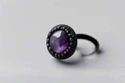небольшое чёрное кольцо с лиловым камнем
