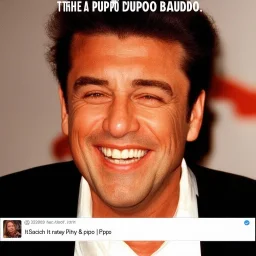 Il famoso cantante italiano Pupo coi capelli di Pippo Baudo e anche coi tratti del volto che ricordano quelli di Pippo Baudo! Foto ironica. Lui sorride. In alto, in sovrimpressione una scritta dice "PUPO BAUDO". Foto ironica. Foto venuta male come le foto fatte col cellulare nei primi anni 2000