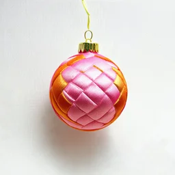 boule de Noël en tissu matelassé , rose et orange et or,, autochrome