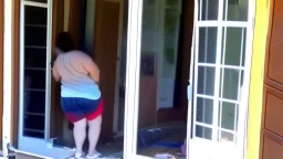 lady upset with door installer when screen door is too big and won't fit in the framing