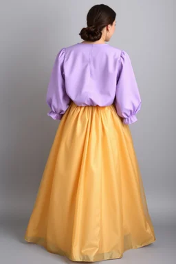 Нижнее платье более легкое золотого цвета. Поверх было блио сиреневого цвета, рукава в стиле рукава Марии.