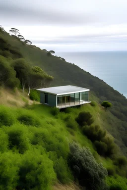 La casa extremadamente pequeña de una planta en una colina junto a la costa, rodeada de exuberante vegetación y con vistas panorámicas al océano. Su diseño arquitectónico refleja un equilibrio entre la comodidad , relajacion, tulum, tailandia