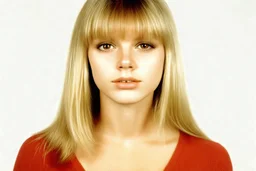 Années 70, Jeune femme caucasienne,blonde avec racines, cheveux long séparés au milieu, yeux marron, petit nez, visage rond, fond blanc