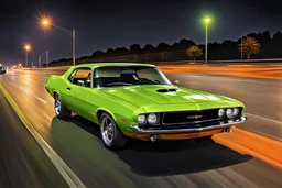 Fotorealistisch limettengrüner 1973er Plymouth Barracuda überholt orangen 1980er Chevrolet Camaro Z28 auf nächtlicher Autobahn