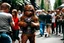 Placeholder: Chewbacca perdido en la gran ciudad, entre el bullicio de la gente fotografía, disparo cámara Leica