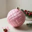 Placeholder: boule de Noël en tissu matelassé rose