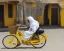 Placeholder: Arabe sur un vélo jaune