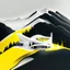 Placeholder: Ilustración minimalista de una casa campestre estilo Zaha Hadid en las montañas arte nouveau neón lineal color negro blanco y amarillo calidad ultra fondo ciudad vista aérea