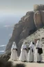 Placeholder: 7 suore africane con tunica grigia giornata di sole precipizio fuori città militare bianco giovane