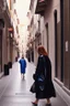 Placeholder: mujeres de 35 años caminando por una céntrica calle de una ciudad española, visten ropa de segunda mano, chubasquero, es la moda y es tendencia, fotografía real, de cara a la cámara