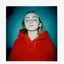 Placeholder: Lily rosedepp,avec un long pull a capuche en angora rouge jusquaux, polaroid, elle a les yeux fermés et les joues bleues, , des grains de beauté, autochrome