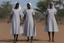 Placeholder: 4 suore africane con tunica grigia figura intera fino ai piedi