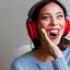 Placeholder:  mujer comiendo pan con cascos de audio ante un micrófono