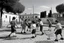 Placeholder: niños y niñas españoles jugando en el patio de un colegio