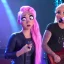 Placeholder: pinkie pie vocalista feminina da banda Linkin park com a cantora kesha cantando junto em los Angeles ao vivo