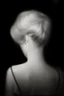 Placeholder: Mujer rubia de espaldas, retrato huge primer plano., iluminada potentemente desde atrás, Imagen en blanco y negro vaporoso, al estilo de la foto del fotógrafo Hugo Alonso.
