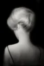 Placeholder: Mujer rubia de espaldas, retrato huge primer plano., iluminada potentemente desde atrás, Imagen en blanco y negro vaporoso, al estilo de la foto del fotógrafo Hugo Alonso.