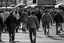 Placeholder: hombre caminando por el centro de una ciudad entre personas que vienen y van- Fotografía realizada con cámara Leica y objetivo 50 mm.