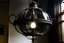Placeholder: hangende grote lamp met beweging en tanden