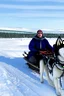 Placeholder: Matthew y Margaret se encuentran en un trineo tirado por un husky mientras viajan por un paisaje nevado. Se ven emocionados y un poco asustados