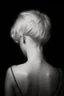 Placeholder: Mujer rubia de espaldas, retrato huge primer plano., iluminada potentemente desde atrás, Imagen en blanco y negro vaporoso, al estilo de la foto del fotógrafo Hugo Alonso.