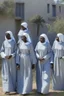 Placeholder: 7 suore africane con tunica grigia giornata di sole